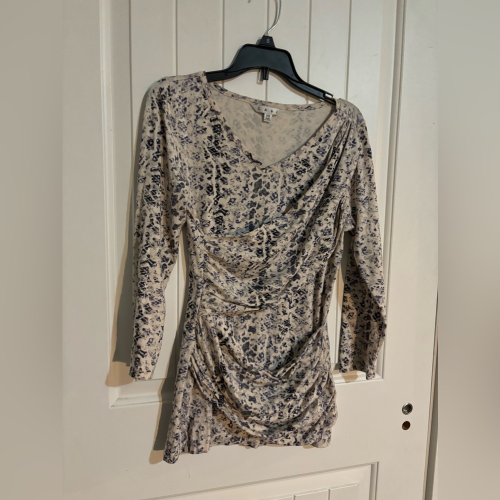 Cabi Animal print bodycon contour top shirt Size XS 3/4 sleeves cream and gray